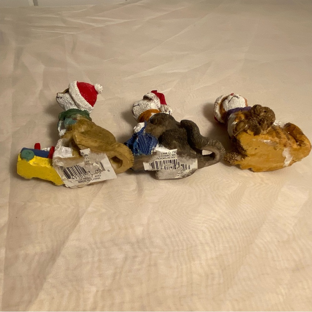 Vintage cat figurine lot Holiday Christmas Cats Santa hat 3 kitties Playing 90s - Picture 8 of 16